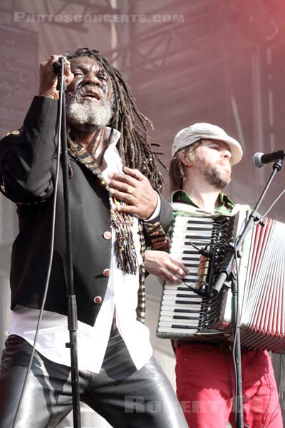 WINSTON MCANUFF - FIXI - 2013-07-21 - PARIS - Parvis de l'Hotel de Ville - 